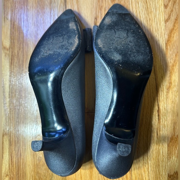 Stuart Weitzman Jeweled Bling Bow Satin Metallic Silver Kitten Heel Pumps - Picture 9 of 9